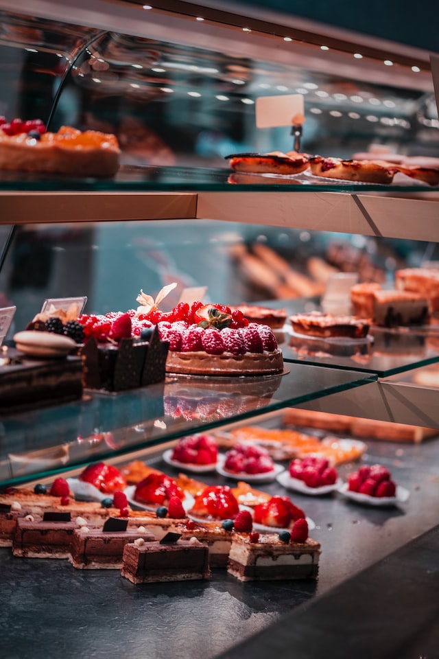 Sæt tænderne i Danmarks bedste romkugle – overtrukket med chokolade og saltkaramel Sæt tænderne i Danmarks bedste romkugle – overtrukket med chokolade og saltkaramel